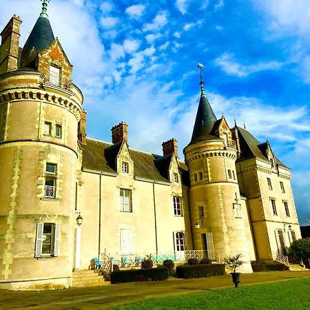 Chateau De La Pervenchere Des Cavaliers *
